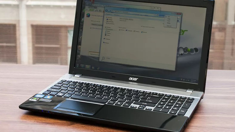 Acer Aspire E1-571G