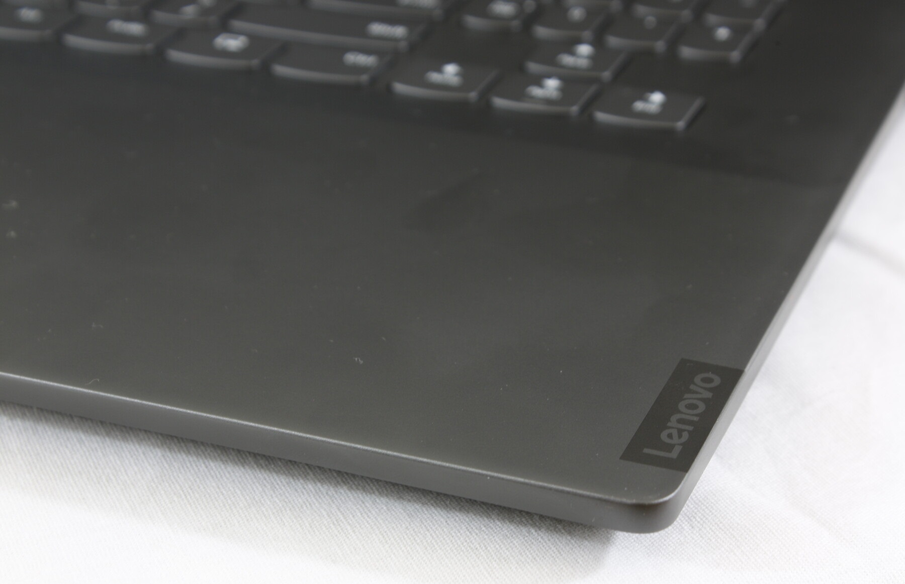 Đánh giá Lenovo Legion Y740-17ICH: Laptop chơi game RTX 2080 giá rẻ nhất !, trang web tư vấn về máy tính xách tay