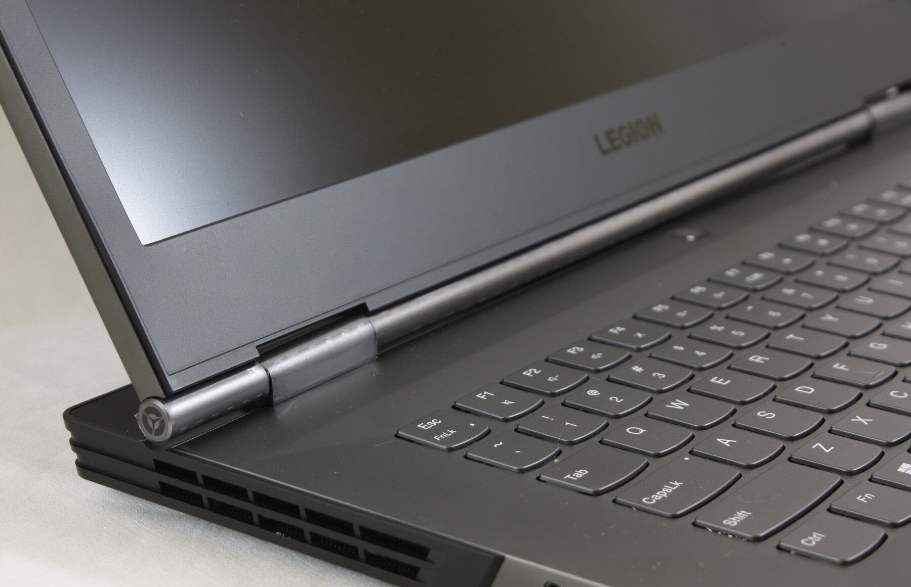 Đánh giá Lenovo Legion Y740-17ICH: Laptop chơi game RTX 2080 giá rẻ nhất !, trang web tư vấn về máy tính xách tay