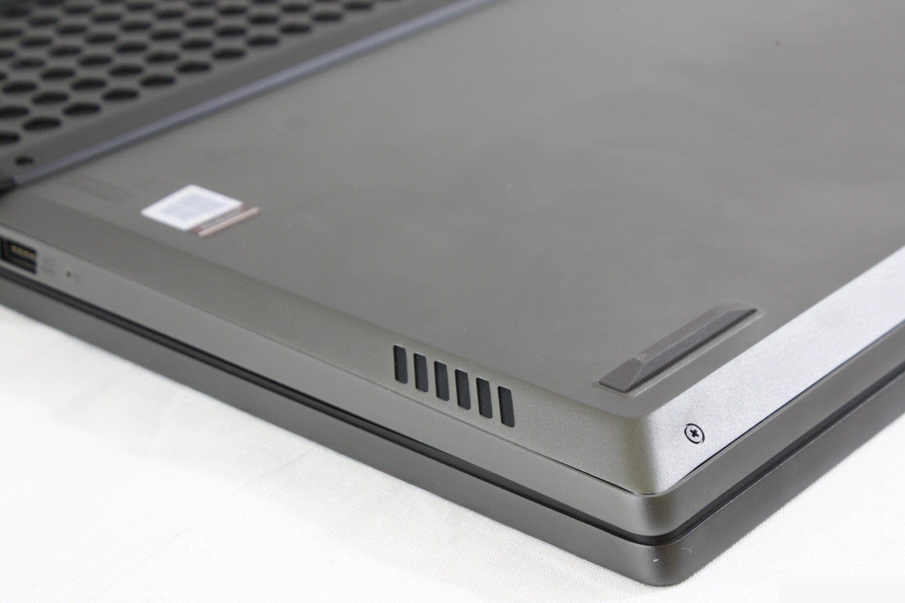 Đánh giá Lenovo Legion Y740-17ICH: Laptop chơi game RTX 2080 giá rẻ nhất !, trang web tư vấn về máy tính xách tay